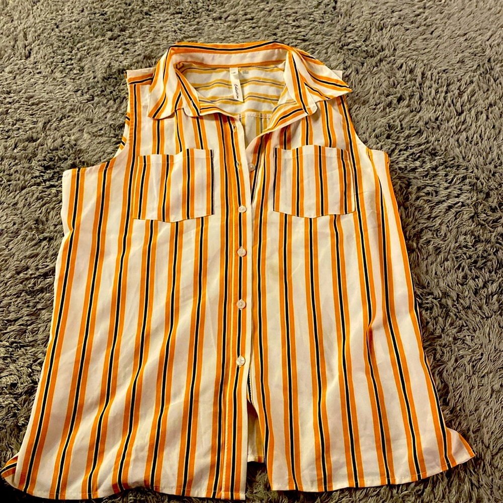 Sleeveless button up shirt